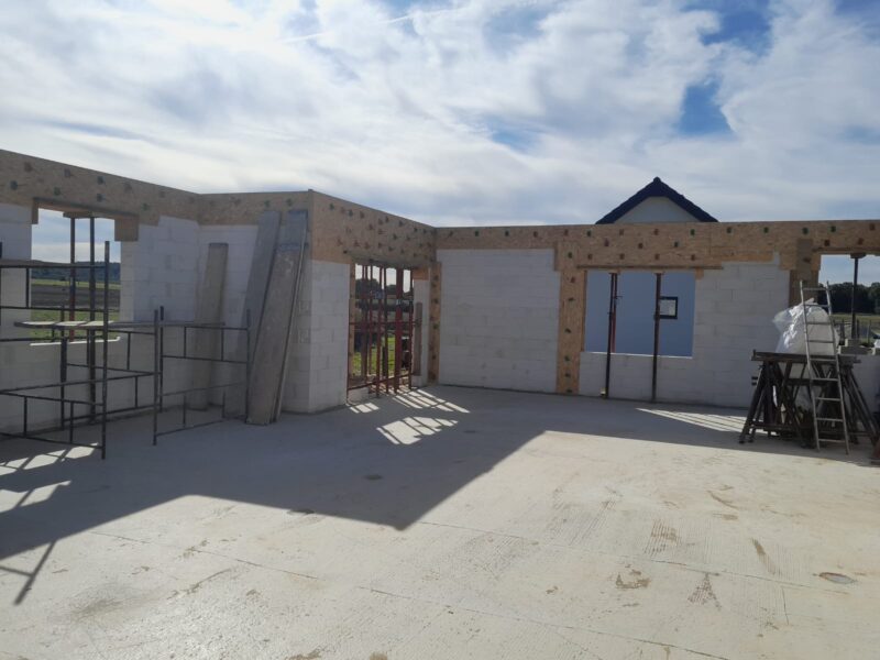 Działka budowlana wraz z powstającym domem jednorodzinnym w okolicy Świdwina