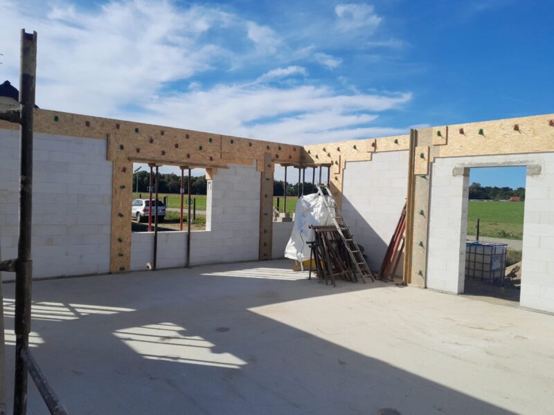 Działka budowlana wraz z powstającym domem jednorodzinnym w okolicy Świdwina